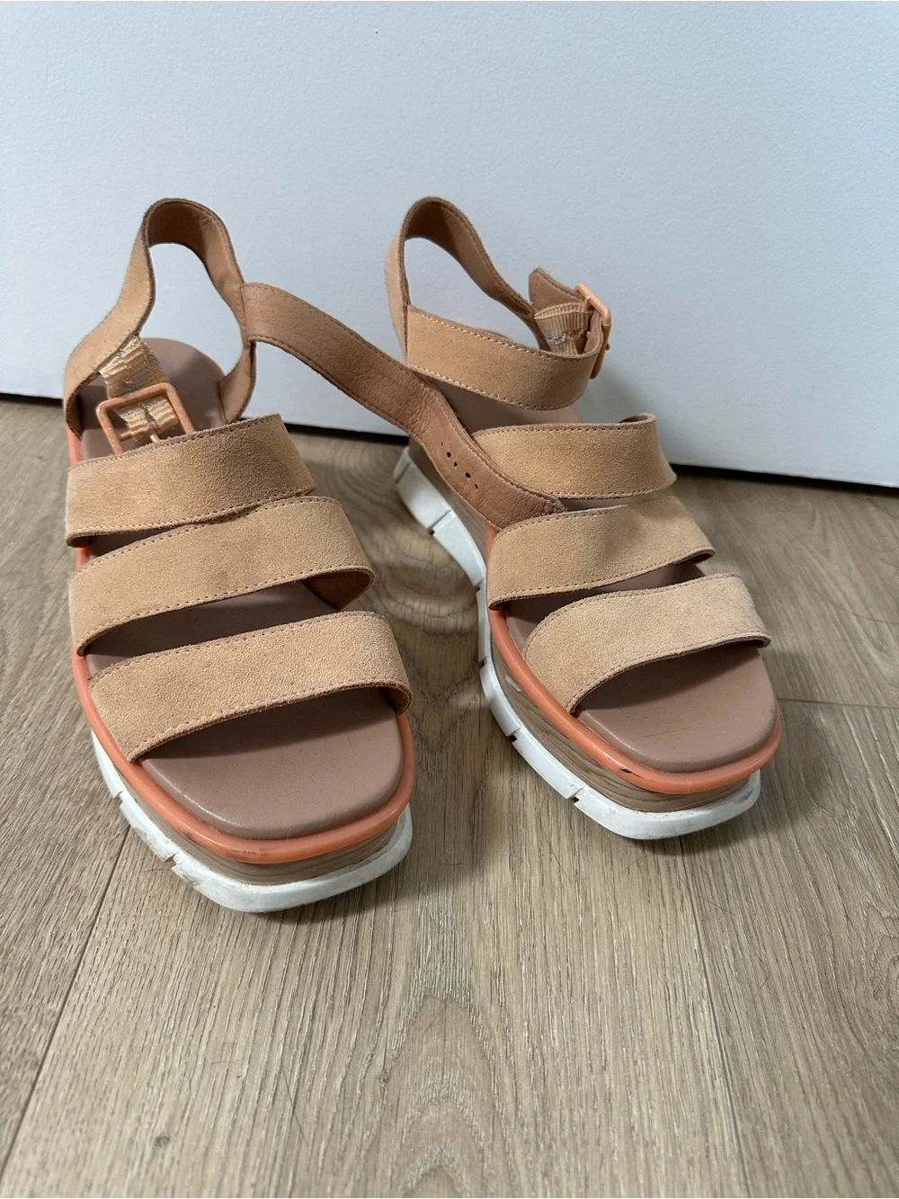 Sorel tan suede